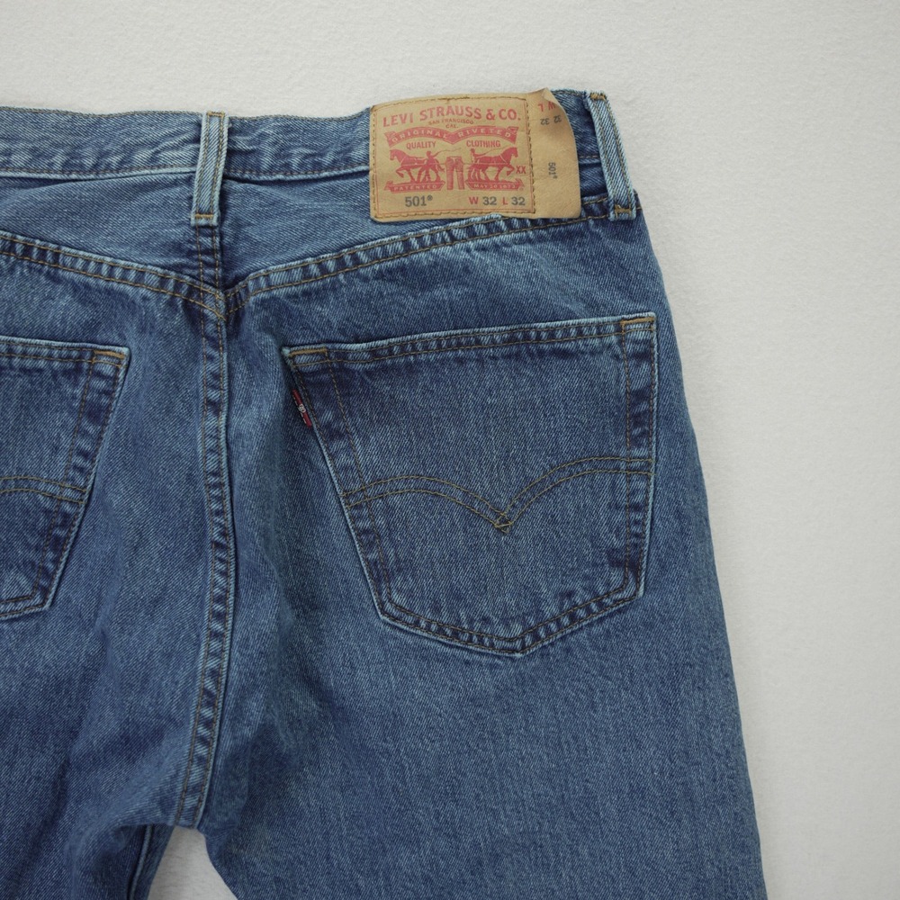 Levis 501 Original Fit Jeans Mens 32x32 Blue Straight Leg Button Fly Denim